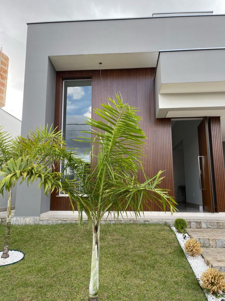 Hello, I am Lourival, a real estate broker from Brazil. I have been working with some exceptional properties, including a beautiful house and a farm. If you are a foreigner living in Brazil or considering moving here, I can help you find the perfect home. Whether you're looking for a house in an industrial city to start a new business, open a franchise, or establish a branch of your company, I have excellent locations that you will love.